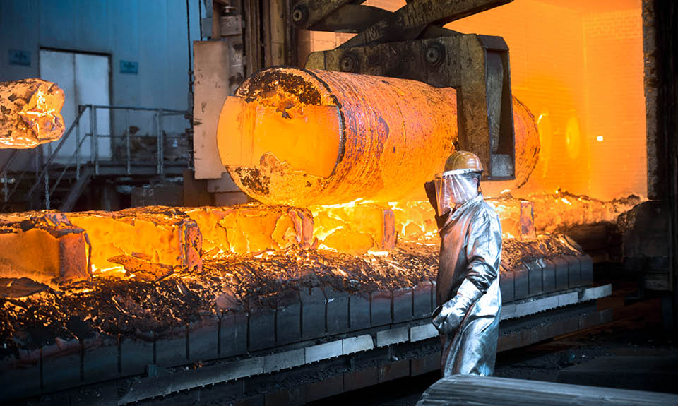 GMH Gruppe Stahlwerke Gröditz Flüssig Stahl glühend